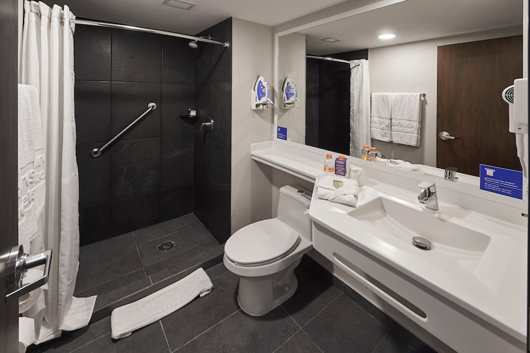 Bathroom 3, City Express by Marriott Tlalnepantla, Atizapán de Zaragoza