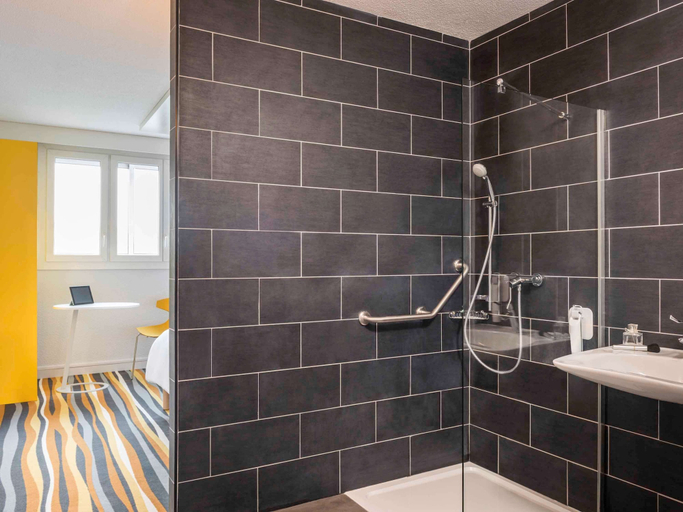 Bathroom 2, ibis Styles Meaux Centre, Seine-et-Marne