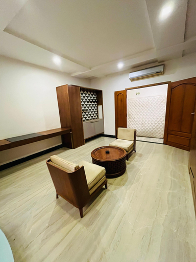Champagne service 4, Ecr Royal Elite, Kancheepuram