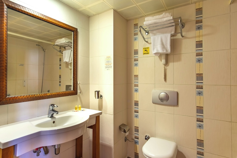 Bathroom 5, Pineta Park Deluxe Hotel - All Inclusive, Marmaris