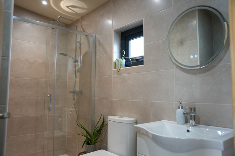 Bathroom 2, Cuilcagh Cabins, Fermanagh and Omagh
