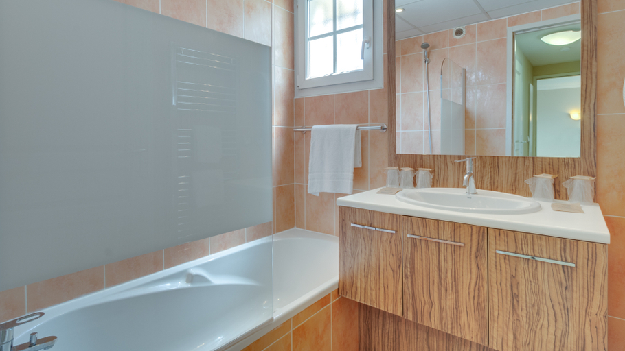 Bathroom 4, Residence Le Domaine de Camiole - Vacanceole, Var