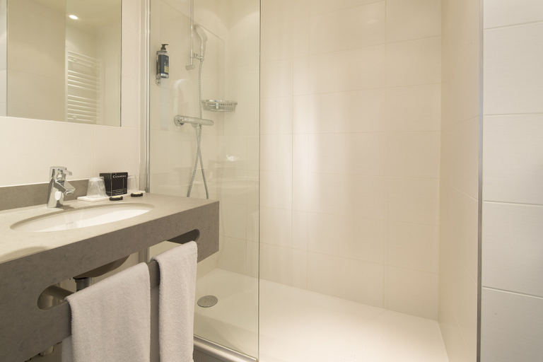 Bathroom 4, Hotel Albert 1er Paris Lafayette, Paris