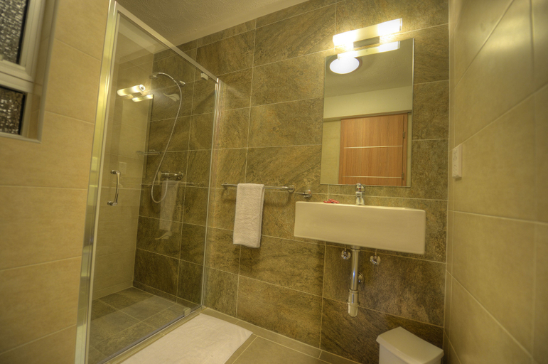 Bathroom 3, Luna Holiday Complex