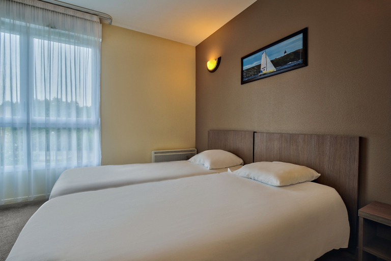 Bedroom 2, HOTEL RESIDENCE ZENITUDE MAGNY LES HAMEAUX VERSAILLES, Yvelines