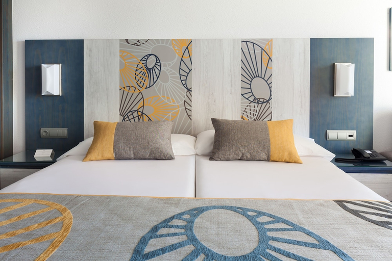 Bedroom 3, Riu Chiclana, Cádiz