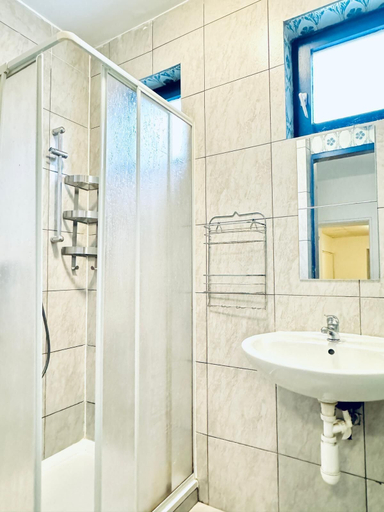 Bathroom 3, Cityside Two Bedroom Apt Budget Stay, Wien