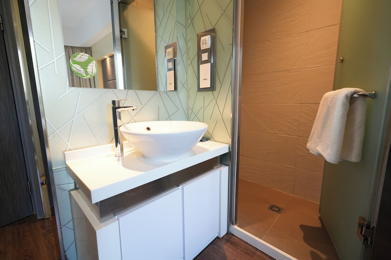 Bathroom 3, Epoch Hotel, Kowloon