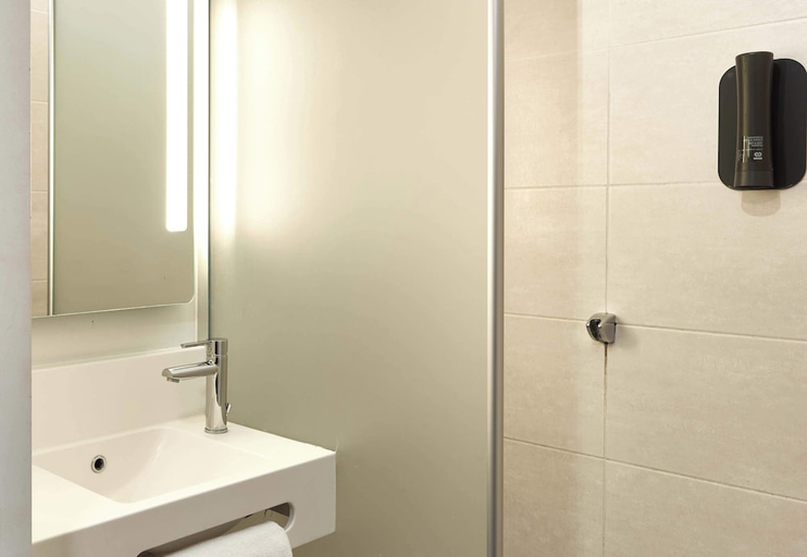 Bathroom 3, B&B HOTEL PARIS Gennevilliers Asnières, Hauts-de-Seine