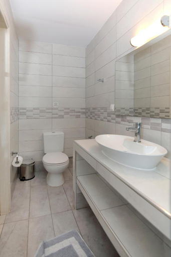 Bathroom 3, Hotel Angelos, Central Macedonia