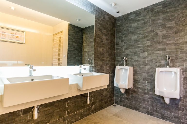 Bathroom 5, Baron Residence Bangkok, Bang Kapi