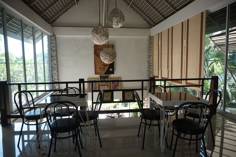 Food & Drinks, Thatphanom Place, That Phanom