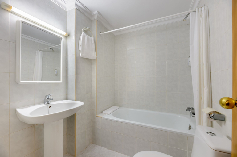 Bathroom 4, Vibra Vila Hotel, Baleares