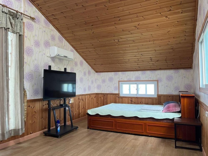 Bedroom 2, Seosan Pine Sea Pension, Seosan