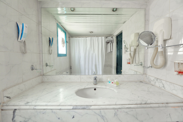 Bathroom 5, Gawharet Al-Ahram Hotel, Al-Ahram