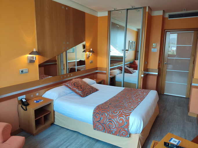 Bedroom 3, Hotel Torresport, Cantabria