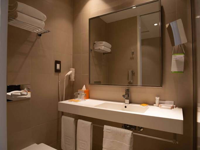 Bathroom 5, Centro Capital Doha By Rotana, Doha