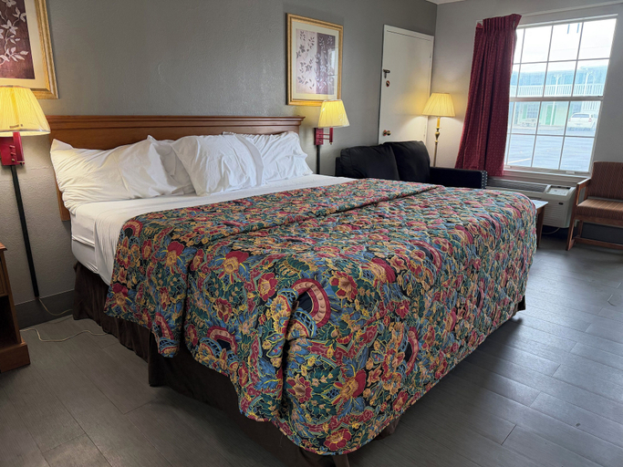 Bedroom 2, Key West Inn, Murray