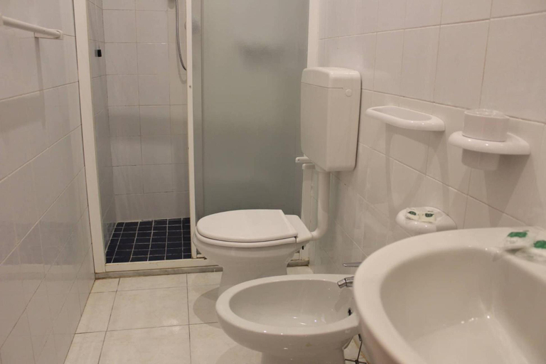 Bathroom 3, Hotel al Bosco, Napoli