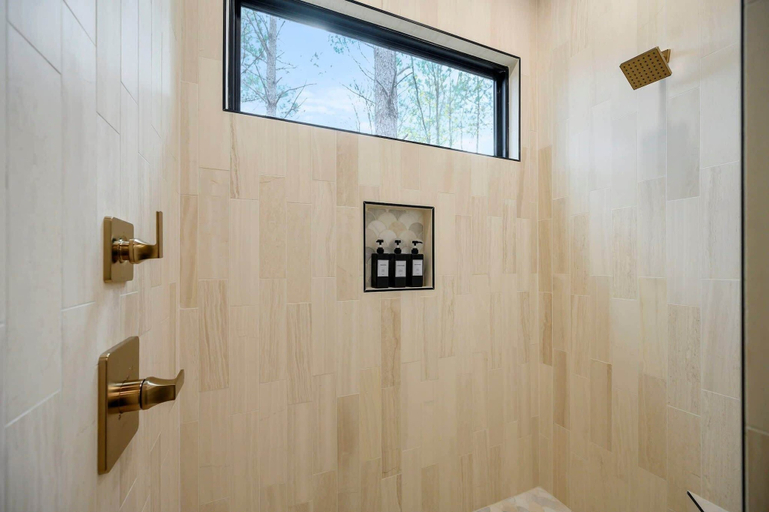 Bathroom 2, River Fork Retreat, Stay for 12, McCurtain
