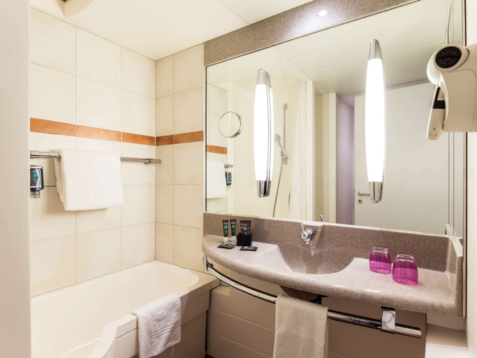 Bathroom 5, Novotel Duesseldorf City West (Seestern), Düsseldorf