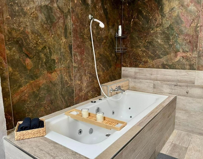 Bathroom 3, Buddha Hotel Zuchwil, Wasseramt