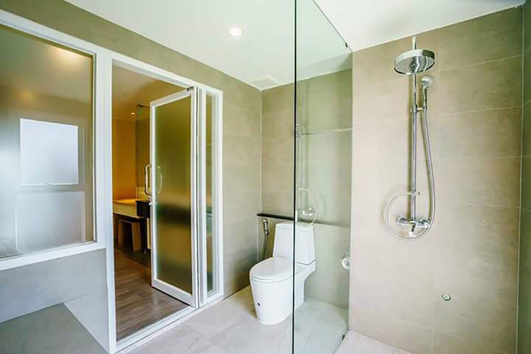 Bathroom 3, Moon Dragon Hotel, Muang Chiang Mai