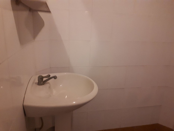 Bathroom 3, Baan Kornnara Resort, Amphawa