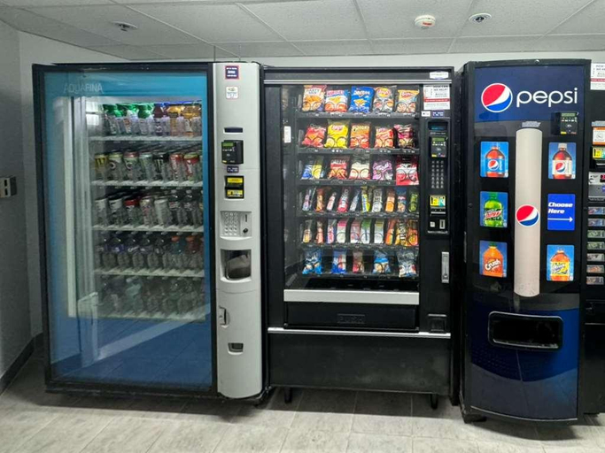 Food & Drinks 5, Motel 6 Syracuse, Onondaga