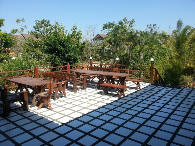 Food & Drinks 5, Thongpaeka Hotel, Phrasat
