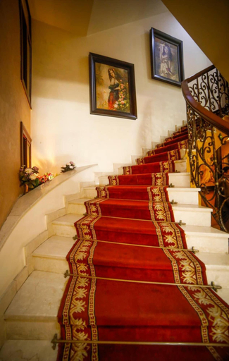 Others 5, Villa Queens Hotel, Beirut