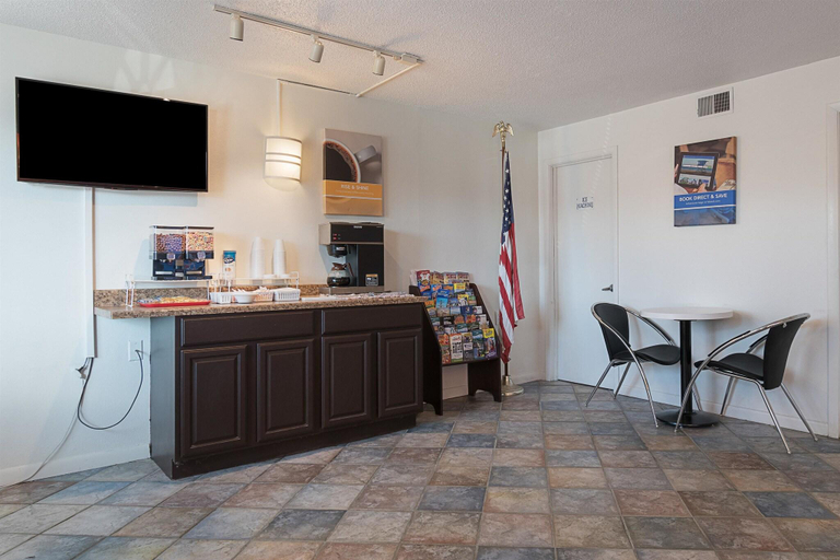 Food & Drinks 5, Motel 6 Frackville PA, Schuylkill