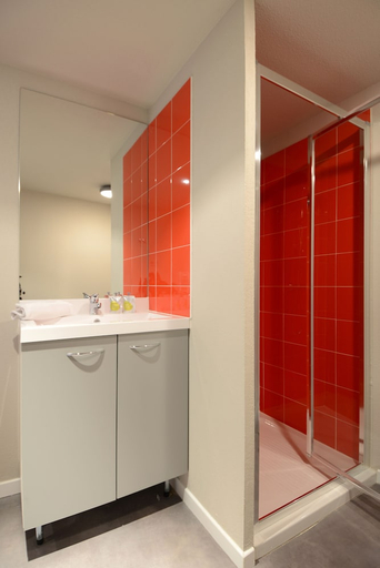 Bathroom 4, Vacancéole – Le Terral – Montpellier Sud, Hérault