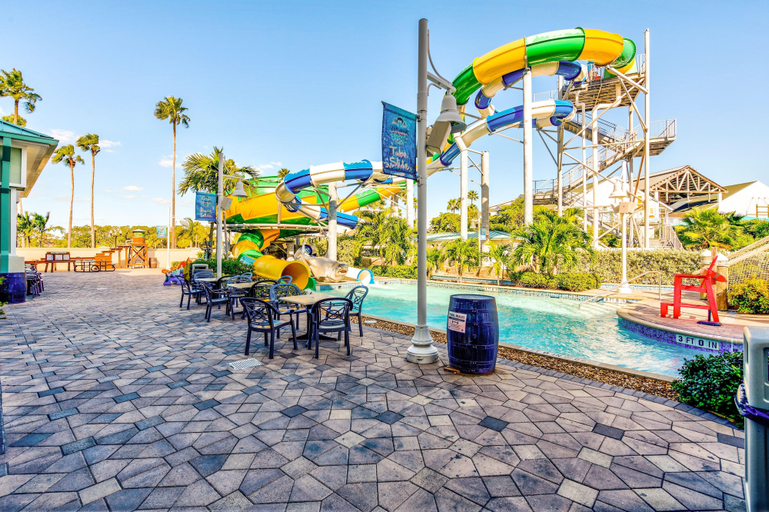 Sport & Beauty 3, Harbourside 7716- Splash On The Rocks, Pinellas
