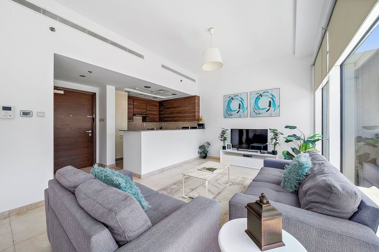Room 2, Elegant Studio with Burj Khalifa Views, Dubai