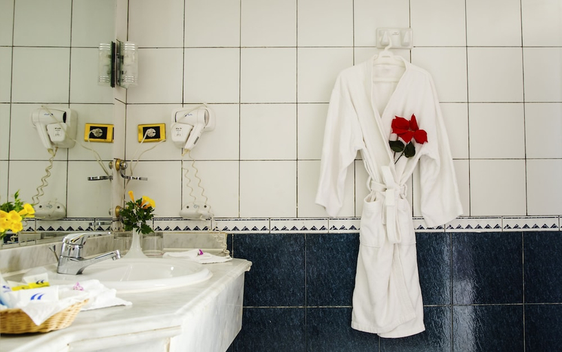 Bathroom 3, Cataract Layalina Resort, Sharm el-Sheikh