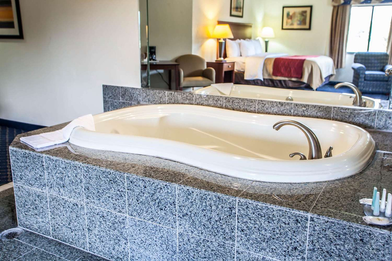 Bathroom 4, Comfort Inn Feasterville - Trevose, Bucks