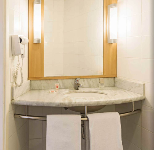 Bathroom 4, ibis Curitiba Aeroporto, São José dos Pinhais