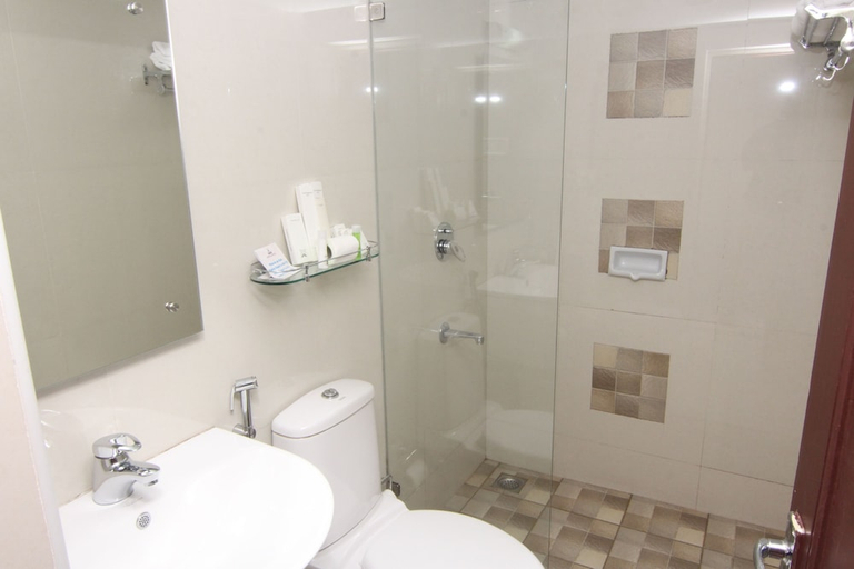 Bathroom 4, Abad Copper Castle Resort, Idukki