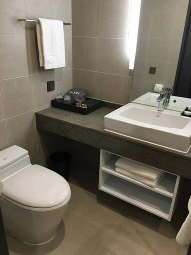 Bathroom 4, Ramada by Wyndham Gunsan, Gunsan