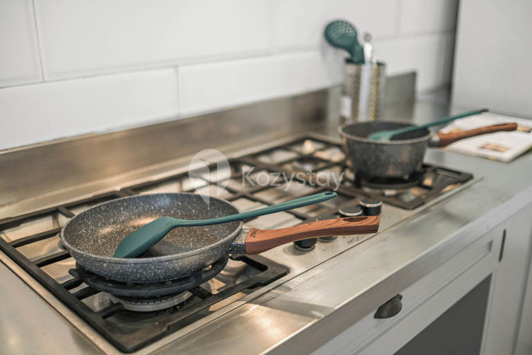 Private kitchen 5, Fenja by Kozystay - Senayan, Jakarta Selatan