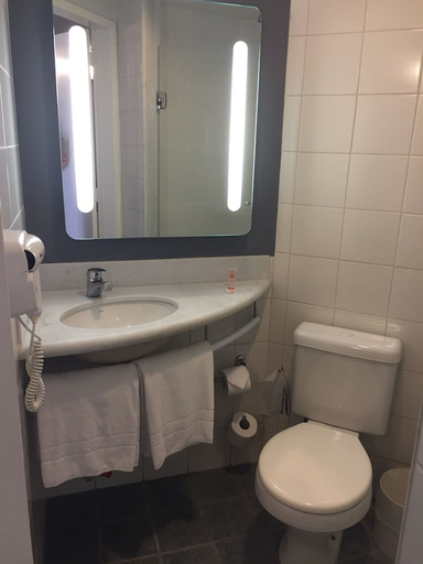 Bathroom 4, ibis Vitoria Aeroporto, Serra