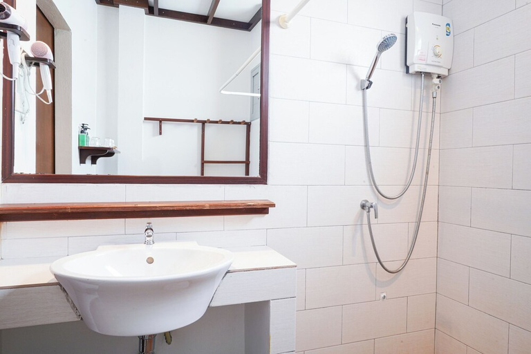 Bathroom 3, Thanicha Resort Amphawa, Amphawa