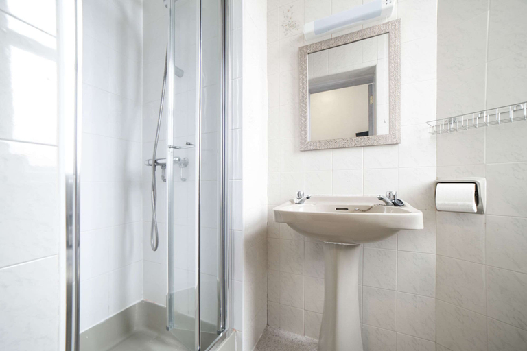 Bathroom 4, Comfort Inn Blackpool Gresham, Blackpool
