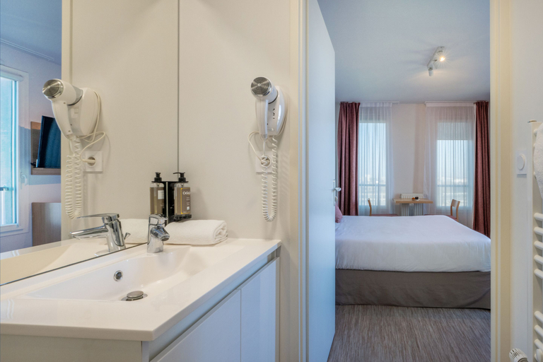 Bathroom 4, Appart’hôtel Odalys City - Nantes Cité des congrès, Loire-Atlantique