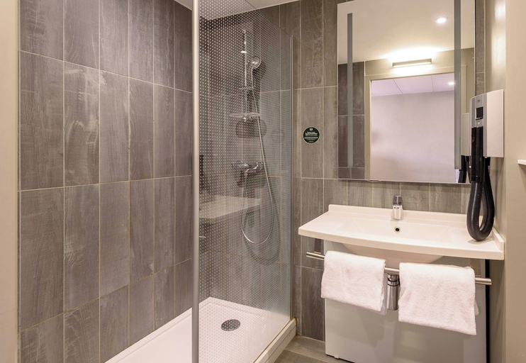 Bathroom 4, B&B HOTEL Toulouse Université, Haute-Garonne