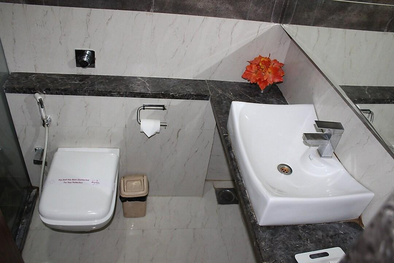 Bathroom, Hotel Jayson, Rajkot