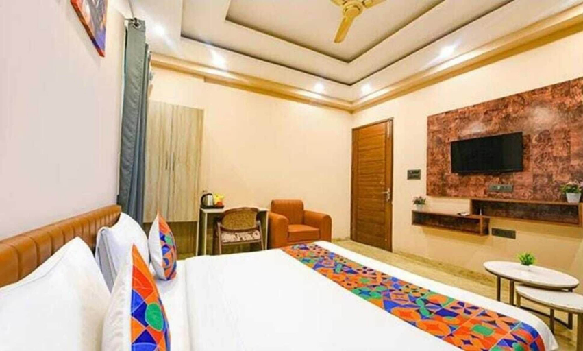 Room 3, Hotel Vibe BLU, Gautam Buddha Nagar