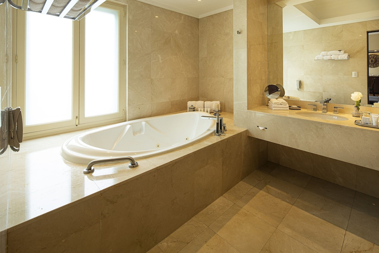 Bathroom 5, Country Club Lima, Lima