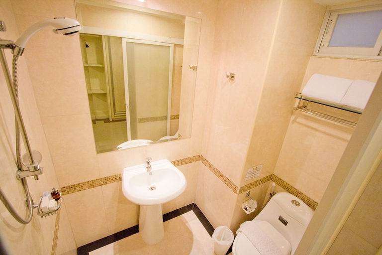 Bathroom 4, LK Mansion, Pattaya